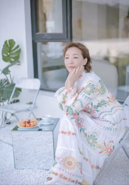 至今單身!53歲前TVB女星曬落淚演技獲贊,內地發展賺到盆滿缽滿