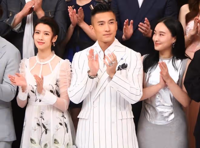 眾星出席TVB節目巡禮,唐詩詠穿弔帶裙意外跌倒,林峯堂妹站C位