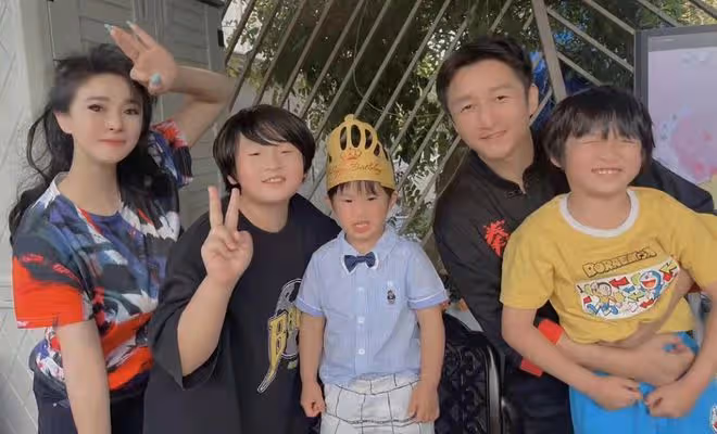 林永健兒子林大竣近照曝光,在家彈鋼琴考英皇八級,被稱讚太優秀