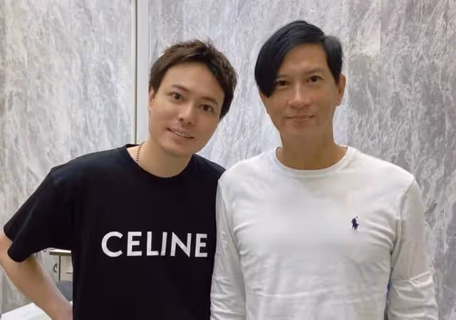 張家輝穿拖鞋去深圳理髮店,被曝剪頭花費近兩千,與店員大方合影