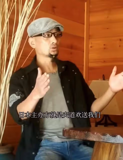 53歲歌手阿寶罕曝光,眉飛色舞講述在日本往事,鬍子拉碴穿破衣服
