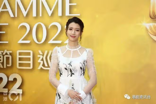 TVB率近百藝人宣傳新劇!視後台上險摔跤上頭條