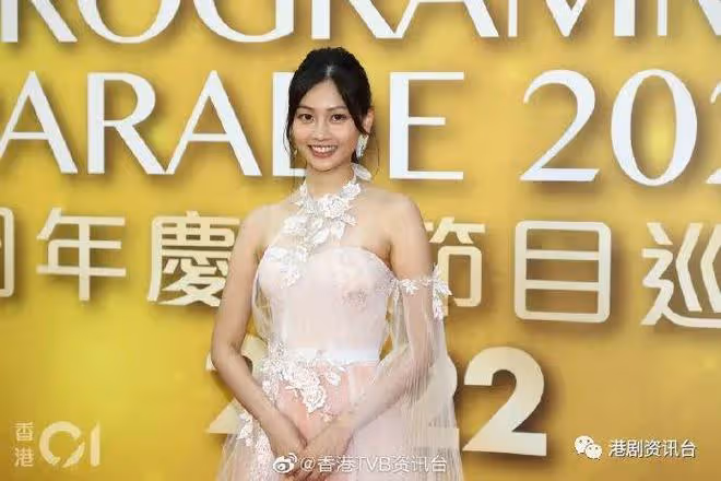TVB率近百藝人宣傳新劇!視後台上險摔跤上頭條
