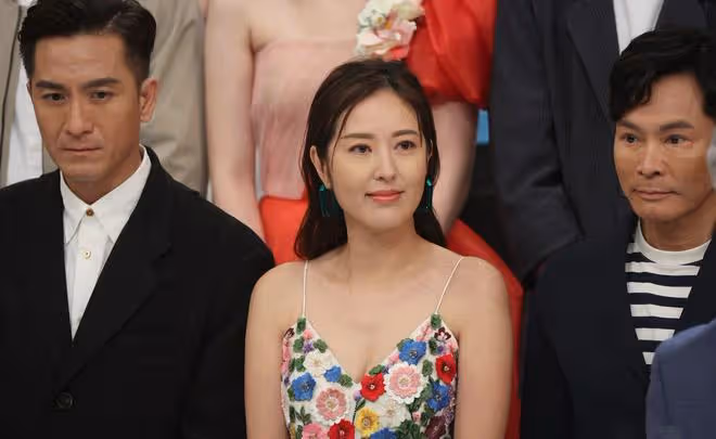 TVB節目巡禮紅毯:郭晉安狀態欠佳,唐詩詠摔倒被陳山聰攙扶