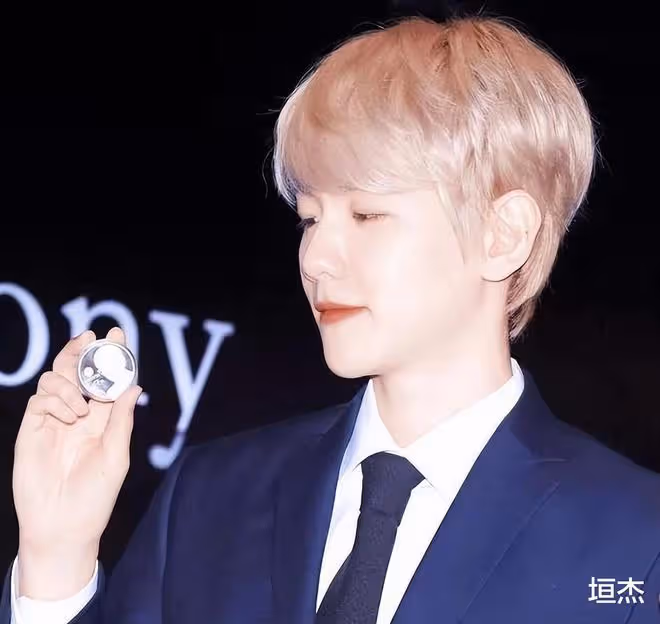 靠NCT出道中輸第一，憑粉發驚艷眾人，卻遭後輩ive尷尬無視？