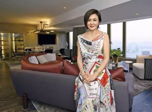 關之琳1.5億半山豪宅曝光！奢華「巨型衣帽間」擺9層高跟鞋超吸睛，網贊：不愧是單身貴婦