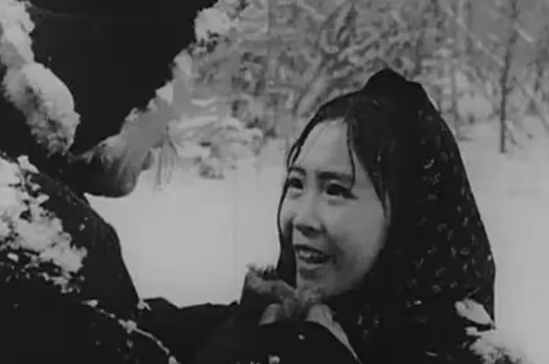 2歲失聰7歲出道養家!傳奇影后「甩謝賢棄秦祥林」二婚嫁圈外夫 今「74歲仍為公益奔波」不惜下跪