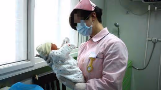 老公出錢讓我媽來照顧我坐月子，沒呆幾天，我媽就拿著錢回家了