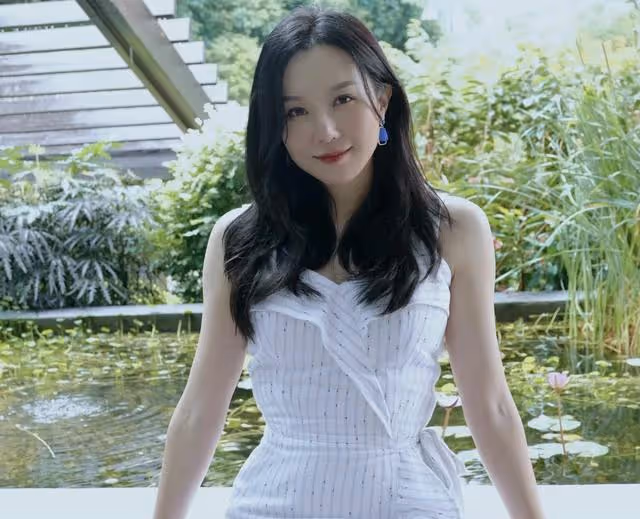 香港知名女星為轉運改名！16歲出道幫父還債，一天打三份工不嫌累