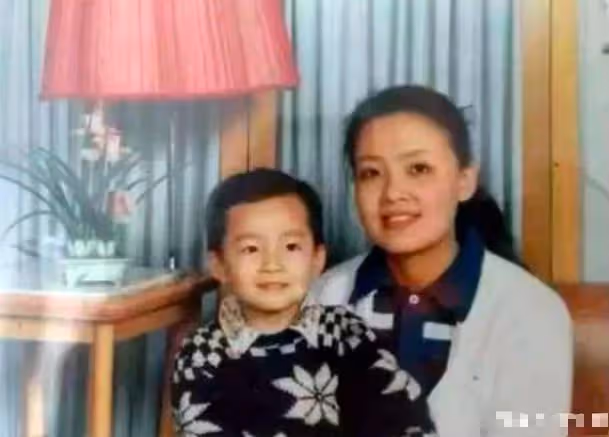 可怕又自私,大s曾因不想來大陸而讓母親嫁公公,被曝光遭全網嘲