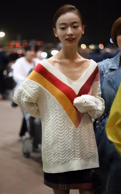 李小冉的胸,閆妮的腿,許晴的臀,這些中年女星性感起來能迷死人