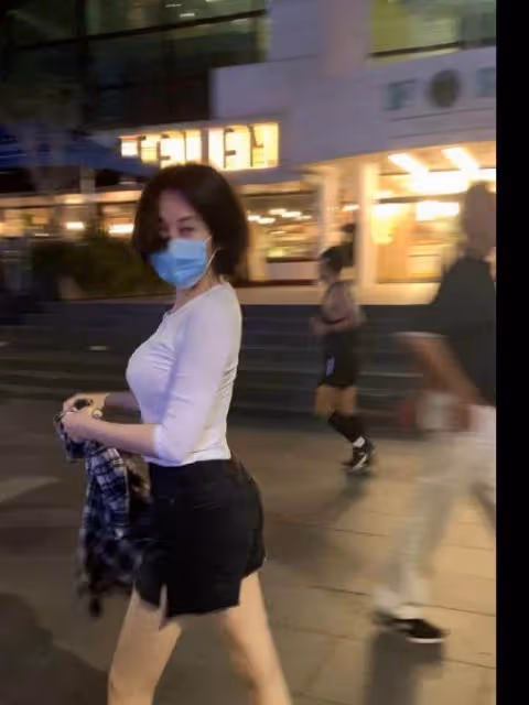 李小冉的胸,閆妮的腿,許晴的臀,這些中年女星性感起來能迷死人