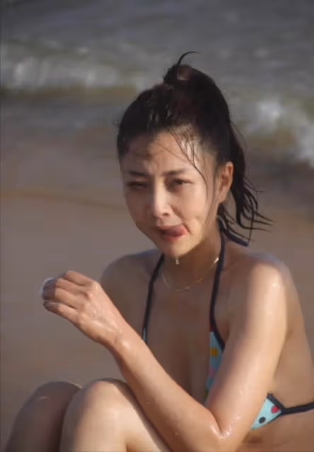李小冉的胸,閆妮的腿,許晴的臀,這些中年女星性感起來能迷死人