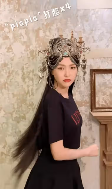 37歲唐嫣產後首度復出!笑魘如花依舊甜美,只是臉上「幸福肥」太搶眼了