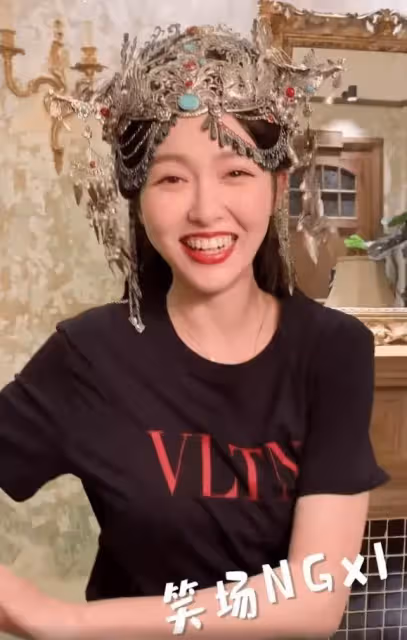 37歲唐嫣產後首度復出!笑魘如花依舊甜美,只是臉上「幸福肥」太搶眼了