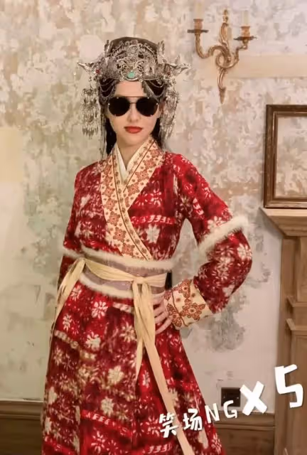 37歲唐嫣產後首度復出!笑魘如花依舊甜美,只是臉上「幸福肥」太搶眼了