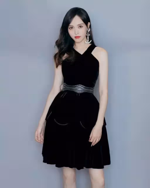 37歲唐嫣產後首度復出!笑魘如花依舊甜美,只是臉上「幸福肥」太搶眼了