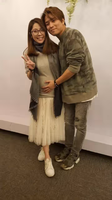 男星阿弟淚謝「愛妻獨扛家計」共度難關,收入多10倍偷往口袋塞錢「在外還給足面子」暖哭全網:娶到她真的三生有幸