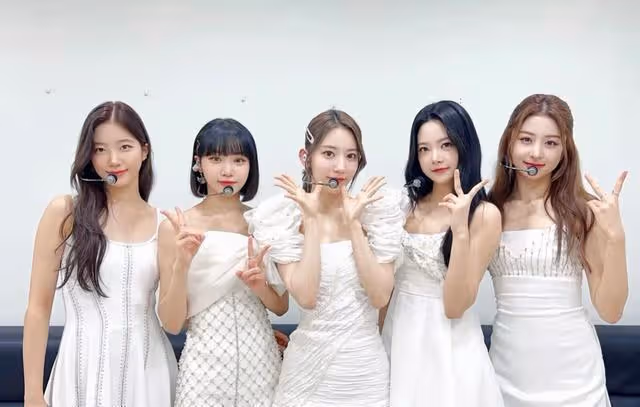 LE SSERAFIM 五人制團體合照引熱議,韓網友:清爽乾淨了許多!