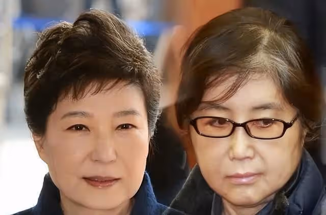 迷戀宋仲基挪用國家公款,朴槿惠被閨蜜牛郎送入獄,如今東山再起