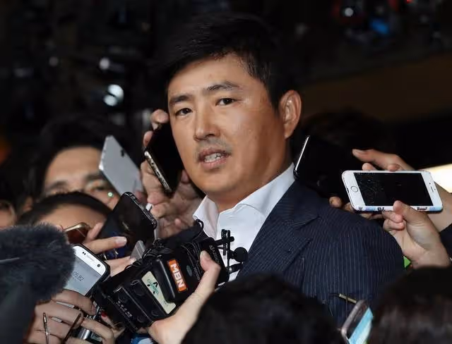 迷戀宋仲基挪用國家公款,朴槿惠被閨蜜牛郎送入獄,如今東山再起