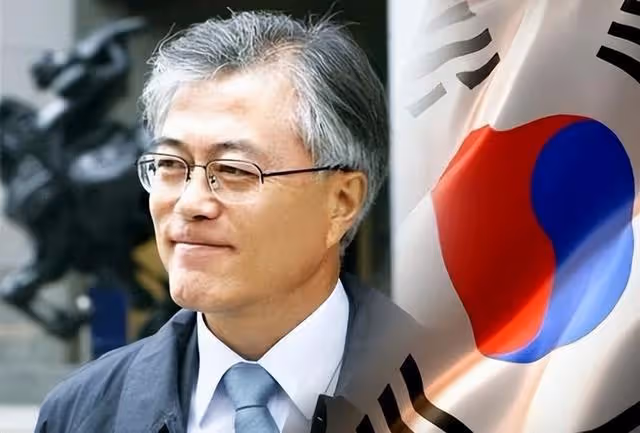 迷戀宋仲基挪用國家公款,朴槿惠被閨蜜牛郎送入獄,如今東山再起