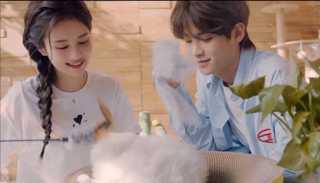 白鹿曬新MV,和「男友」如膠似漆,溫馨纏綿