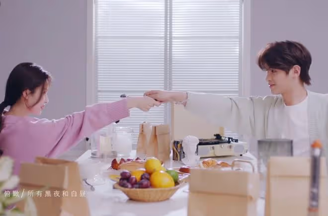 白鹿曬新MV，和「男友」如膠似漆，溫馨纏綿