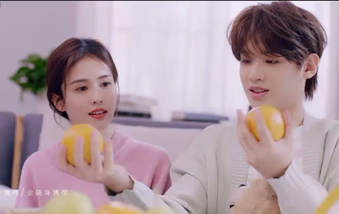 白鹿曬新MV，和「男友」如膠似漆，溫馨纏綿