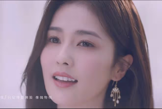 白鹿曬新MV，和「男友」如膠似漆，溫馨纏綿