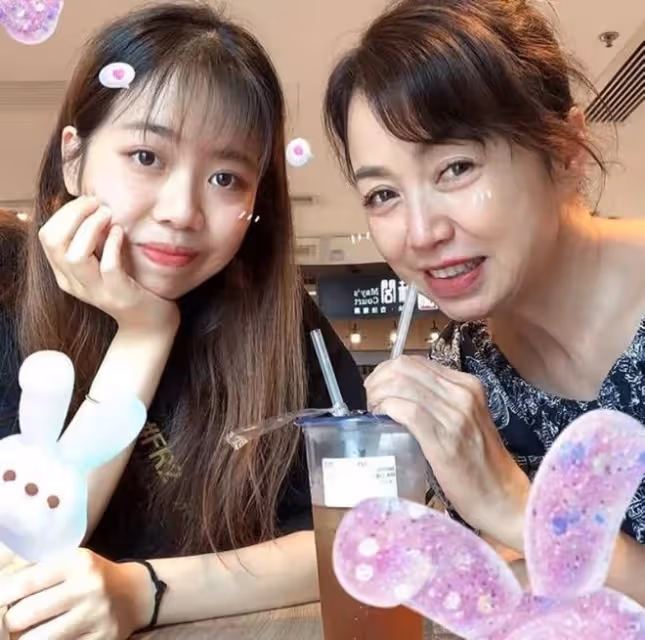 TVB老戲骨慶祝結婚19周年!港姐妻子素顏出鏡,皮膚白皙氣質出眾