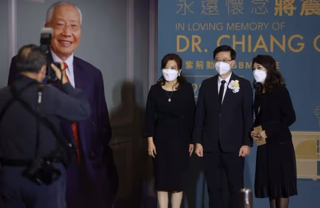 100歲富豪去世,遺願捐家產不想子女當寄生蟲,何超瓊王祖藍悼念