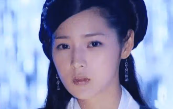 她曾是最美「三聖母」,卻染上毒癮前程盡毀,今胖成大媽面目猙獰