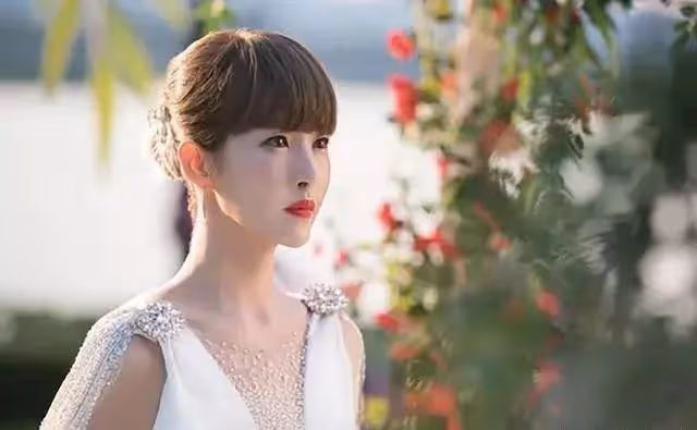 金三順變臉史,43歲做哪些改造才變成這張網紅臉,要向現實低頭啊