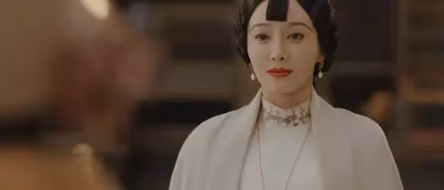 同樣演「豪門千金」,把秦嵐、吳謹言放一起看:差別就出來了!
