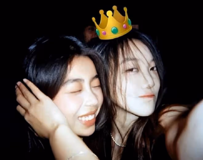 李嫣慶16歲生日辦小型聚會，穿紅衣自信秀美背，久居國外吃穿奢侈