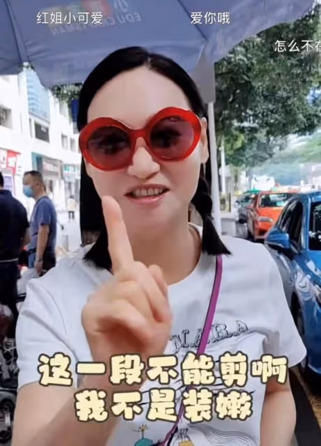 反差萌!62歲香港知名影后頭扎雙辮現身廣州飲茶,獲網友大讚可愛