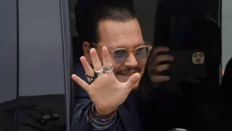 官司輸贏未知　Johnny Depp法庭外受英雄式歡迎