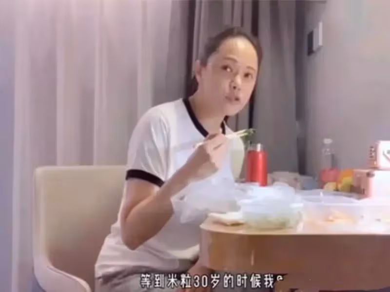 54歲伊能靜開始接受自己「變老」的事實!素顏直懟鏡頭,網贊:真實一點不裝