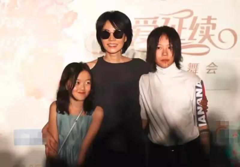 有種「驚豔」叫李嫣摘掉兔唇,顏值氣質不輸王菲, 網友:美到我了