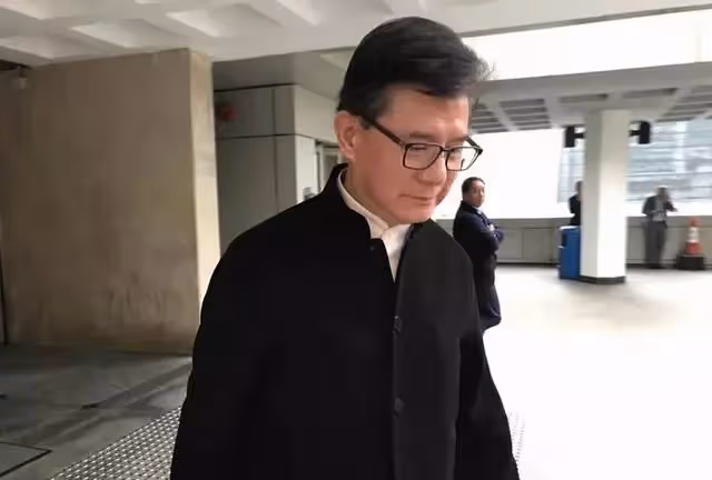 陪他白手起家!他為娶「最美港姐」拋棄髮妻 兒子拒絕繼承百億家產「連結婚都不請他」