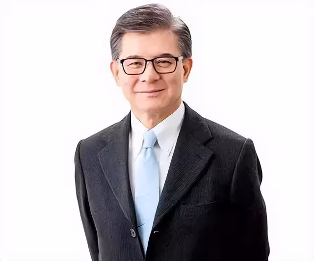 陪他白手起家!他為娶「最美港姐」拋棄髮妻 兒子拒絕繼承百億家產「連結婚都不請他」