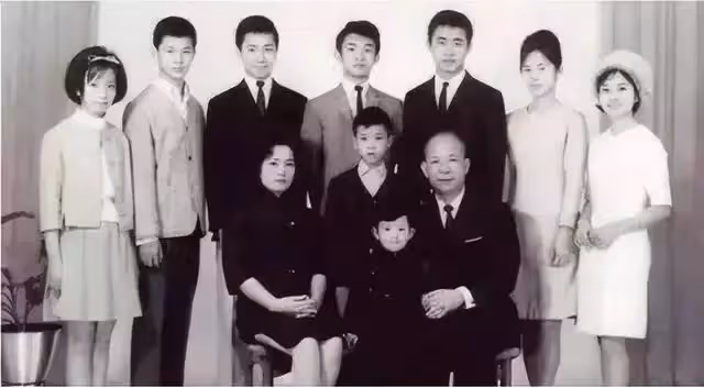 陪他白手起家!他為娶「最美港姐」拋棄髮妻 兒子拒絕繼承百億家產「連結婚都不請他」
