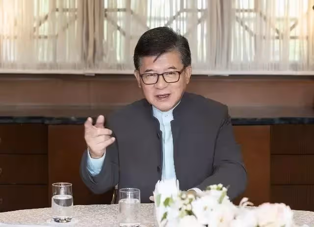 陪他白手起家!他為娶「最美港姐」拋棄髮妻 兒子拒絕繼承百億家產「連結婚都不請他」