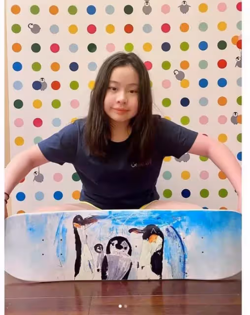 甘比大女兒豪曬「衣帽間奢侈品」!13歲燙髮美甲比保鏢還壯,穿白襯衣配大牌短褲:貧窮限制了想像~!