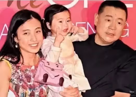 甘比大女兒豪曬「衣帽間奢侈品」!13歲燙髮美甲比保鏢還壯,穿白襯衣配大牌短褲:貧窮限制了想像~!