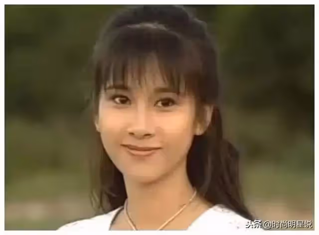 天生娃娃臉,嫁入豪門卻要靠佘詩曼救濟,42歲被老公寵成公主.