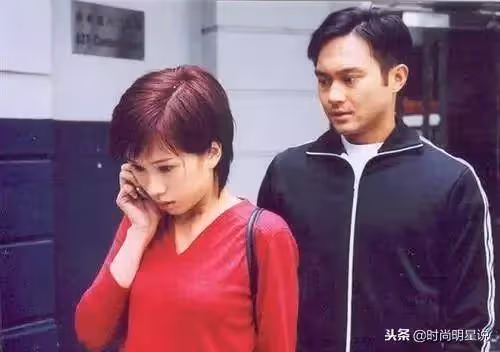 天生娃娃臉,嫁入豪門卻要靠佘詩曼救濟,42歲被老公寵成公主.