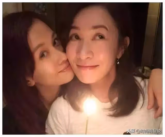 天生娃娃臉,嫁入豪門卻要靠佘詩曼救濟,42歲被老公寵成公主.