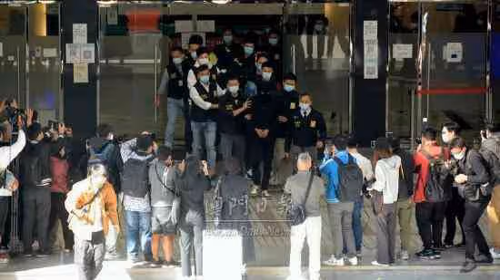 太陽城創辦人周焯華等21人被起訴 被控非法賭博等 太陽城創辦人周焯華等21人被起訴什麼情況